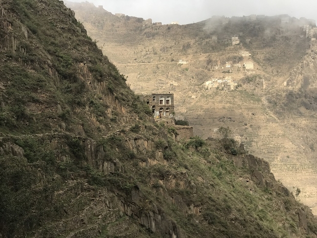 صعّب الحصار الذي تقوده السعودية على اليمن شحن المنتجات إلى الخارج وثمنه مكلفًا للغاية