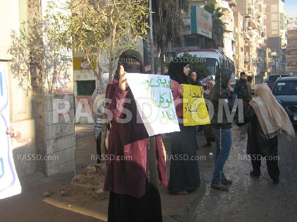 سلسلة بشرية لفتيات المحلة الكبرى رفضا للدستور الانقلابي