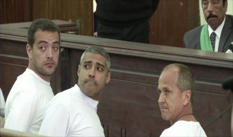 محكمة النقض تقرر إعادة محاكمة صحفيي الجزيرة