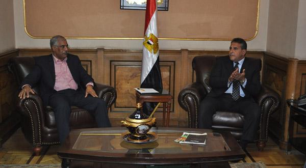 بتعاونه مع الحكومة..اتحاد الكرة يهدر330مليون جنيه بصفقة بث الدوري