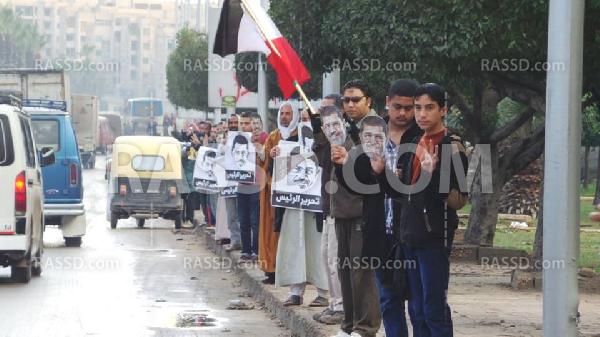 بالصور..سلسله بشرية لحركة 7 الصبح بالإسكندرية