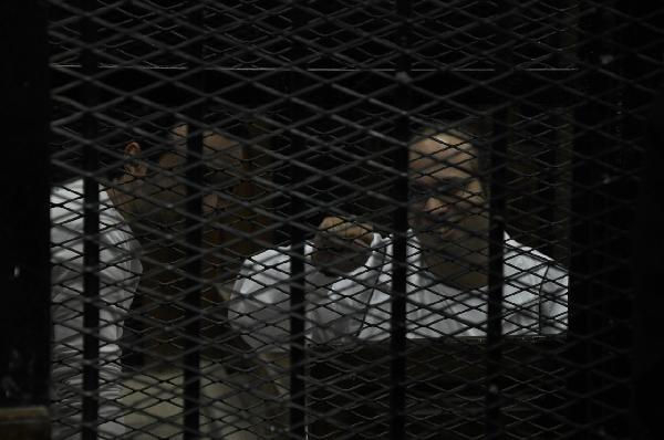 ماهر ودومة وعادل أنهوا إضرابهم عن الطعام بسجن طرة