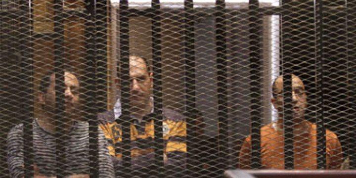 تأجيل محاكمة الضباط المتهمين بقتل متظاهرى الإسكندرية