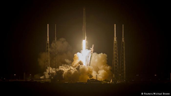 أول تجربة هبوط للصواريخ الحاملة لمركبات الفضاء