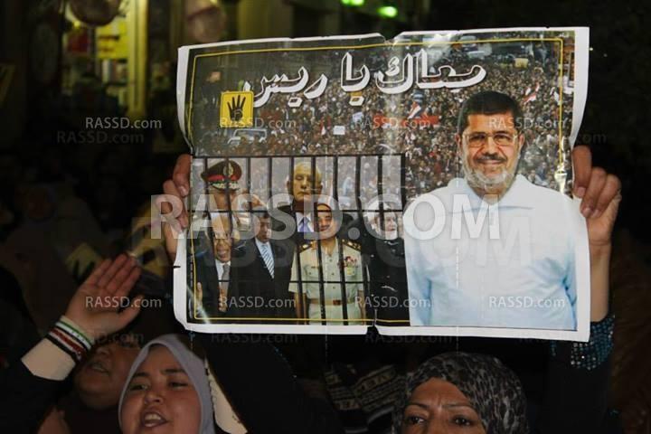 احتجاجات ليلية بشبرا تندد بمحاكمة الرئيس الشرعي