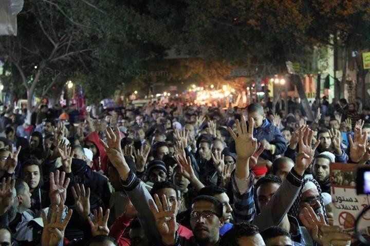 بالصور..مسيرة حاشدة بحلوان تطالب مرسي بالصمود