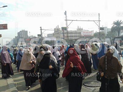 تظاهرة لبنات الأزهر فى يوم “الشعب يدافع عن رئيسه”