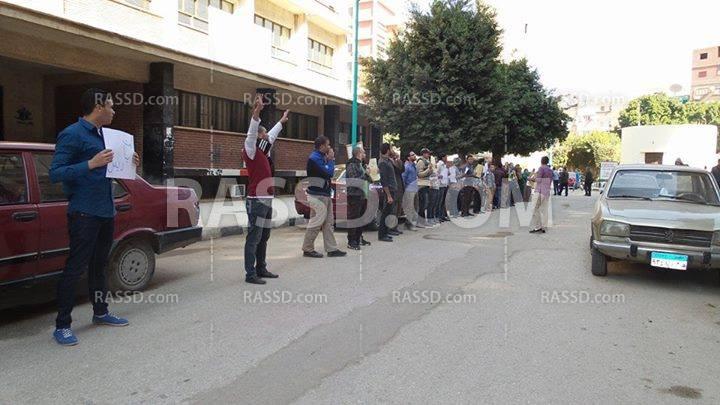 سلسلة بشرية بجامعة سوهاج ضد الأنقلاب