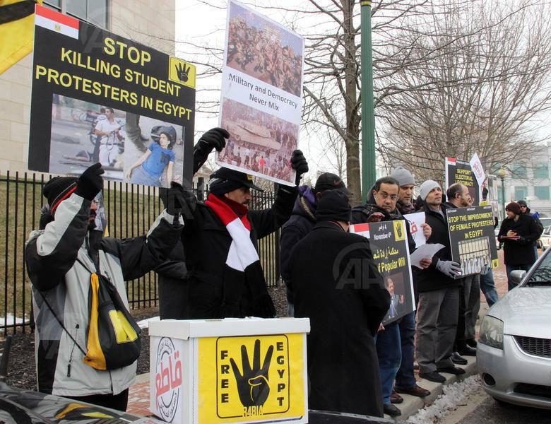 مصريو أمريكا يحتجون علي الاستفتاء أمام السفارة بواشنطن