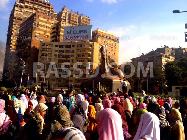 وصول مسيرة جامعة القاهرة لميدان النهضة رفضًا لدستور الإنقلاب