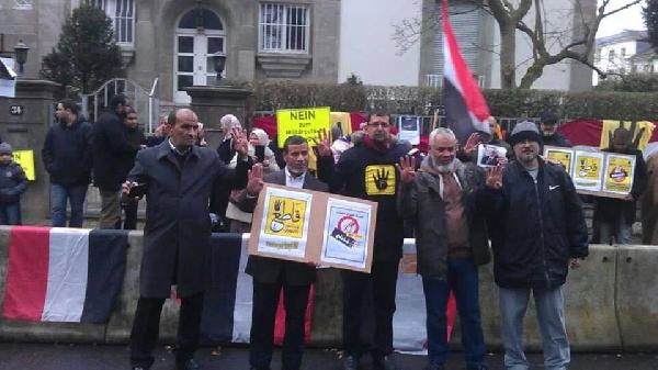 وقفة احتجاجية للجالية المصرية بألمانيا ضد الدستور