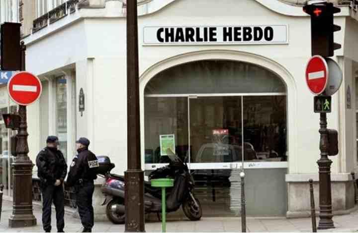 صور ساخرة من الرسول في أول أعداد “شارلي إيبدو” بعد الهجوم