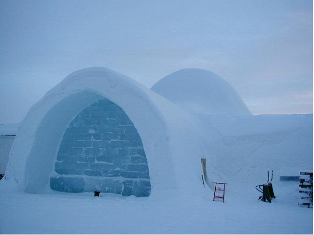 شاهد واندهش.. منازل ثلجية «دافئة»!