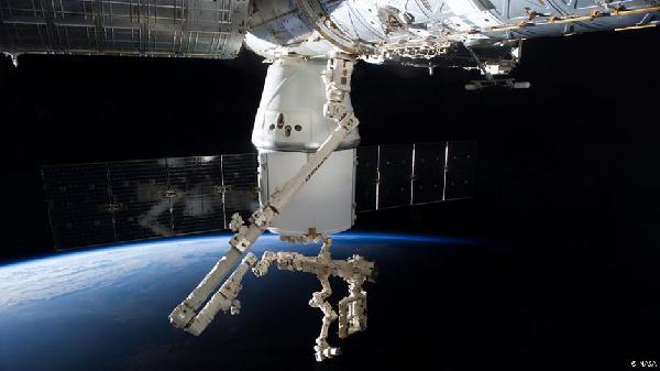 عودة 3 رواد أمريكيين لمحطة الفضاء بعد انذار كاذب