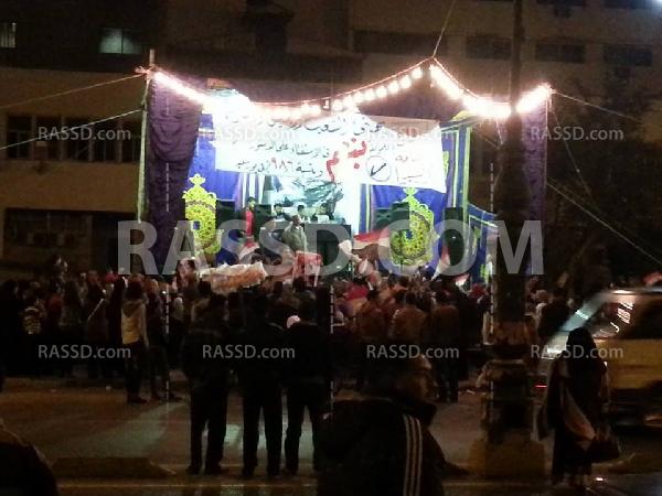 العشرات يحتفلون بنتيجة الإستفتاء في بورسعيد