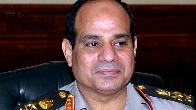 بالفيديو| مجهولون يحطمون تمثالا لـ”السيسي” في الأقصر