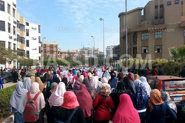 مسيرة بجامعة المنصورة ضد الانقلاب العسكري
