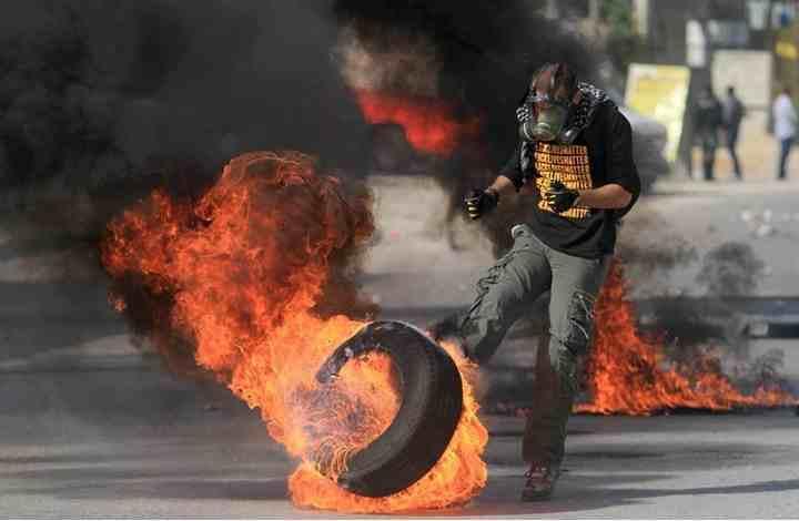 إلقاء عبوة ناسفة على سيارة شرطة “إسرائيلية” جنوب فلسطين