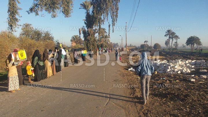سلاسل بشرية ببني سويف ودمياط تدعو للحشد في 25 يناير