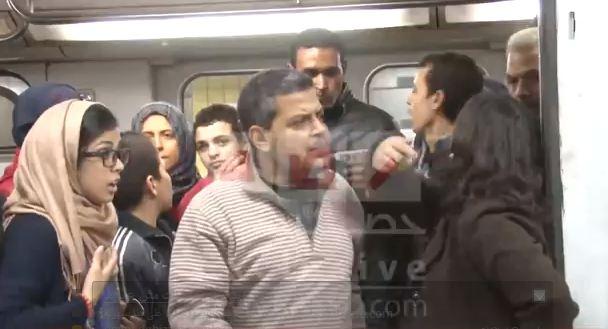 فتيات المترو يرفعن شعار “امسك رجالة”