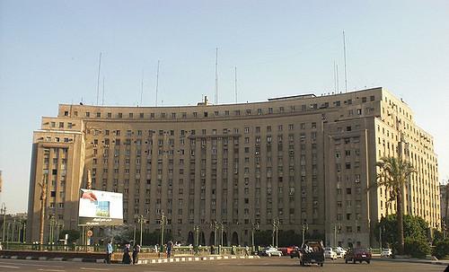 في ذكرى الثورة.. إضاءة شعار الشرطة أعلى مجمع التحرير يثير الجدل