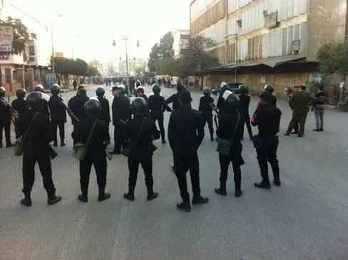 تواجد أمني كثيف أمام مقر حزب الحرية والعدالة بأسوان