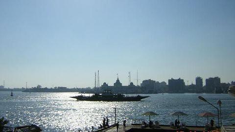 سياسيون وعسكريون: حماية قناة السويس أمر ضروري ولا مانع من إطلاق النار على المعتدين عليها