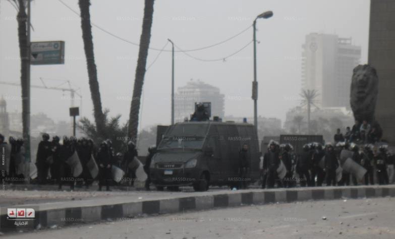 استمرار الاشتباكات بين قوات الأمن والمتظاهرين بكوبري قصر النيل