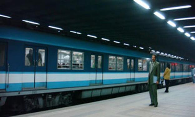 انتظام حركة مترو السادات بعد قيام المواطنين بإبعاد البلطجية