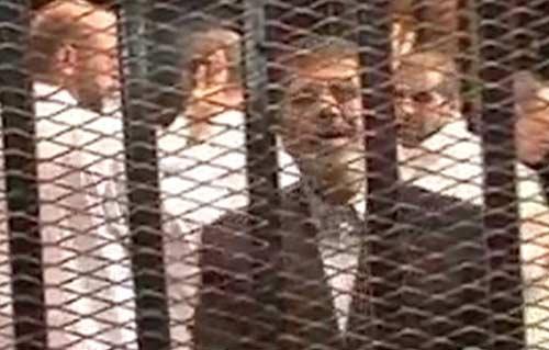 بدء وقائع جلسة محاكمة مرسي و130 من قيادات الإخوان