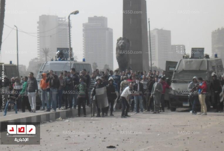 تجد الاشتباكات بين المتظاهرين وقوات الأمن وهتافات ” ارحل “