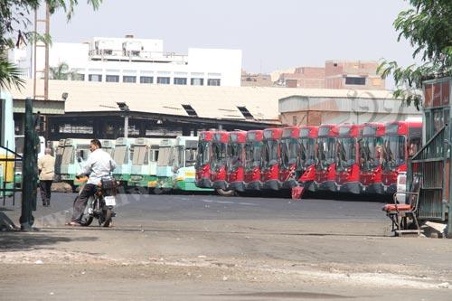 سائقو النقل العام يحررون محضرا ضد متظاهرى قصر النيل