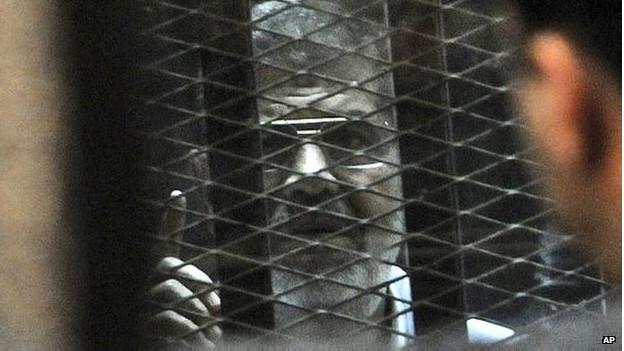 العوا للمحكمة : مرسي هو الرئيس الشرعي للبلاد