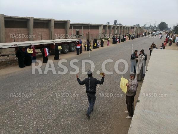 سلسلة بشرية لـ”تحالف الشرعية” بالصالحية تنديدا بالإنقلاب العسكرى