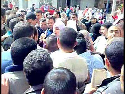 تظاهرة للمعملين المتعاقدين أمام الوزارة للمطالبة بالتثبيت