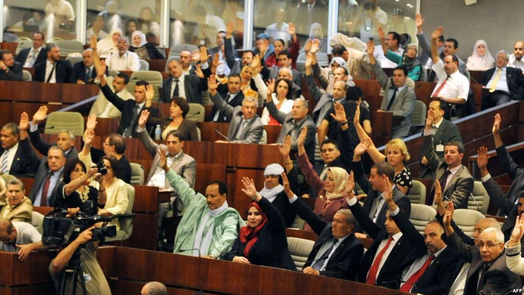 البرلمان الجزائري يوافق على تعديلات دستورية اقترحها بوتفليقة