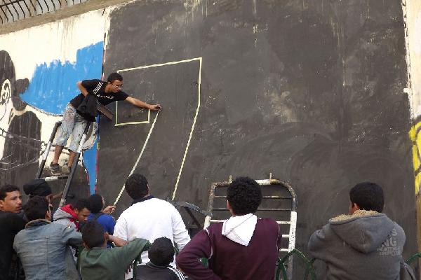 “شعار الداخلية .. أهلا وسحلا” جرافيتي جديد بـ “محمد محمود “