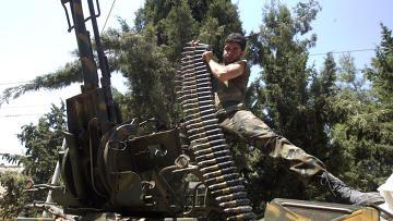 الجيش الحر يدمر دبابة تابعة لقوات الأسد خلال اشتباكات بحلب