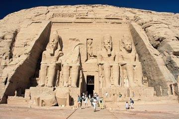 أسوان تنهى إستعدادتها للاحتفال بتعامد الشمس على وجه رمسيس الثانى