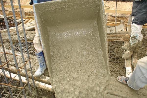 تحذيرات من ارتفاع سعر الاسمنت بعد لجوء مصانعه للمخلفات الزراعية كبديل للسولار