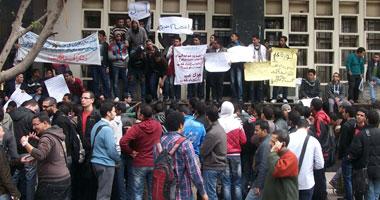 وقفة لطلبة معهد الطيران بإمبابة أمام” الشورى” لتحويله إلى كلية