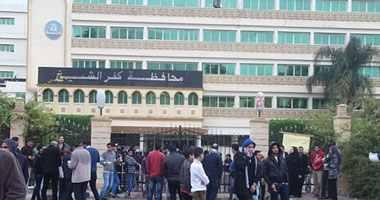 العشرات من المنتمين للكرامه والتيار الشعبى يتظاهرون بكفرالشيخ