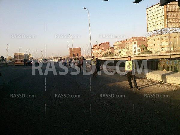 سلسلة بشرية لرافضي الانقلاب على الدائري بصفط اللبن