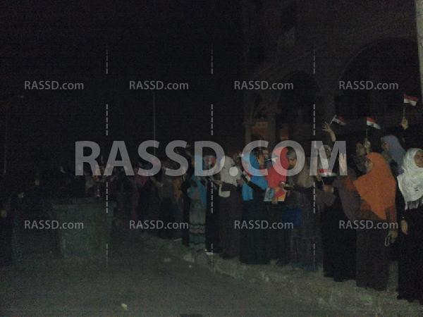 “الكهربا بتقطع ليه”.. ثوار دمياط فى مسيرة بالظلام