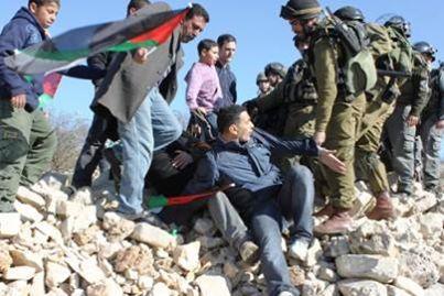 إسرائيل توزِّع قرارات هدم لمساكن 40 عائلة في العيزرية