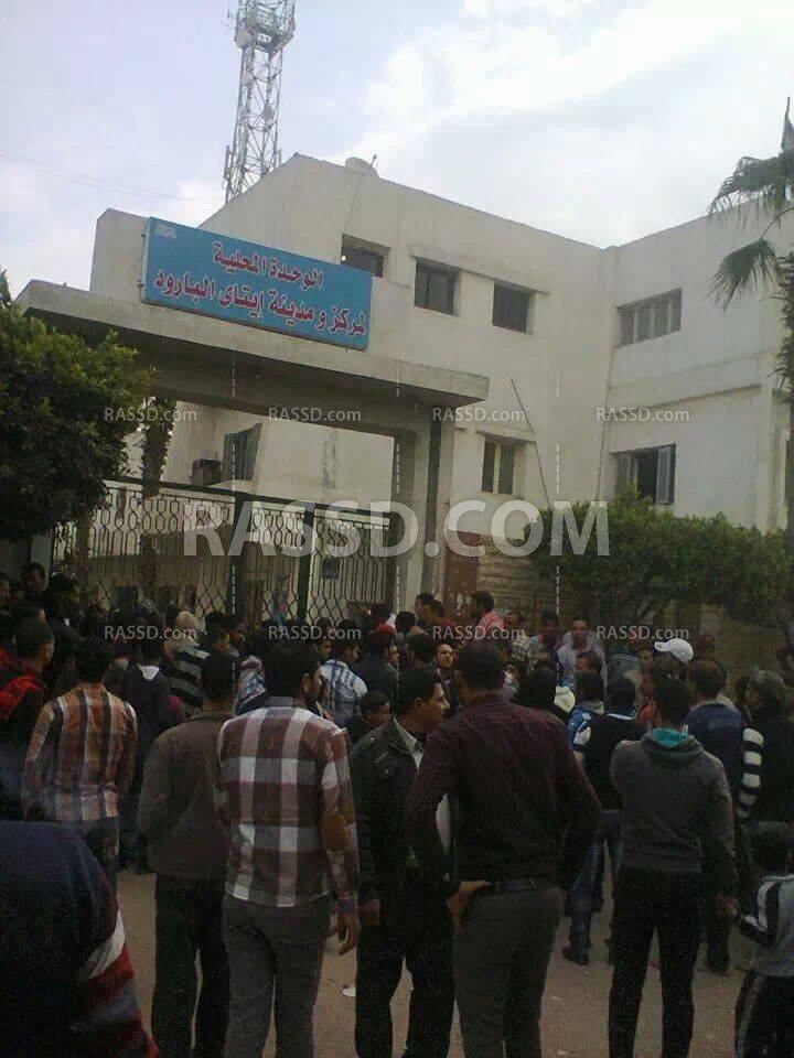 سائقو التوك توك بإيتاي البارود يرفعون الأجرة للضعف