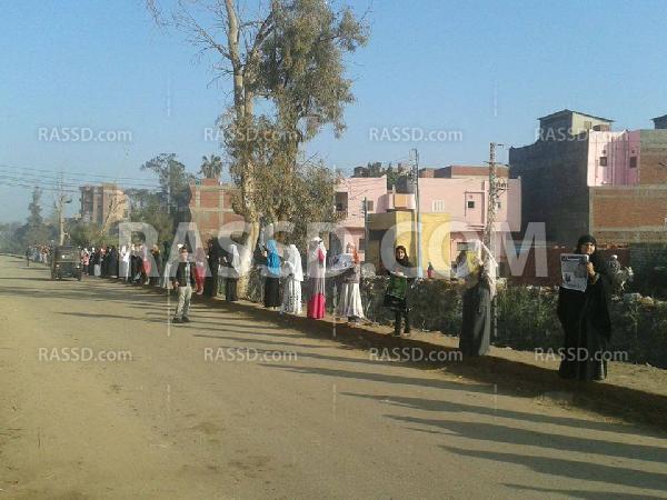 سلسلة بشرية بـ”نبروه” تنديدا بالإنقلاب الدموى