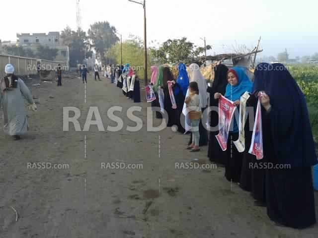 سلسلة بشرية لرفض الانقلاب العسكري بقرية الزعفران