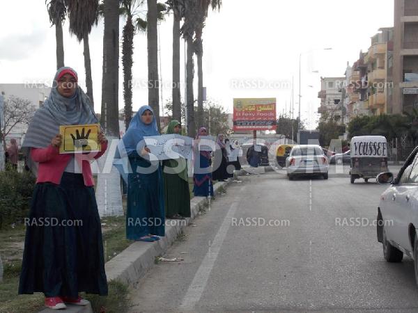 وقفة نسائية في برج العرب مناهضة للانقلاب