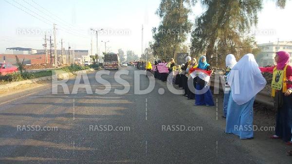 سلسلة بشرية رفضا للانقلاب في صهرجت بمحافظة الدقهلية